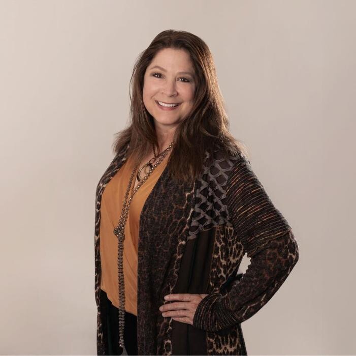 Images RE/MAX Professionals: Kacy Bain