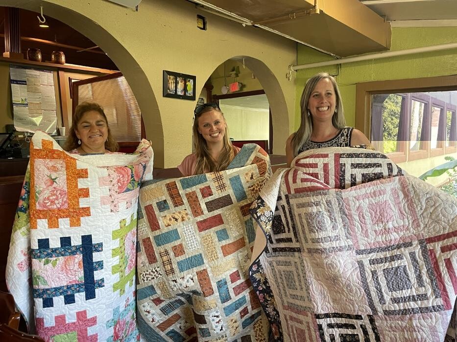 Images RE/MAX Professionals: Kacy Bain