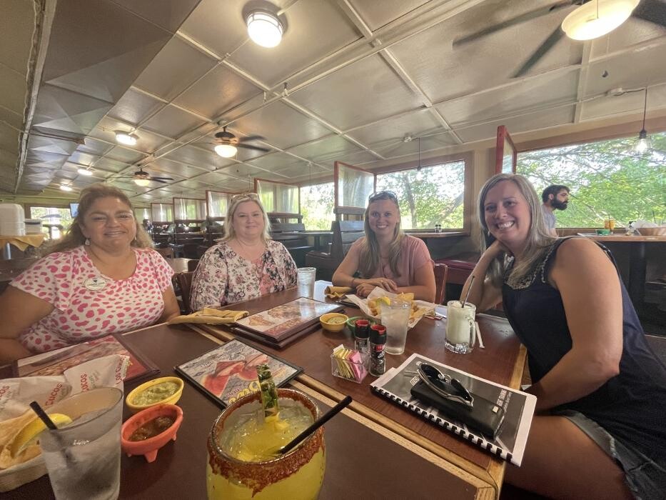 Images RE/MAX Professionals: Kacy Bain