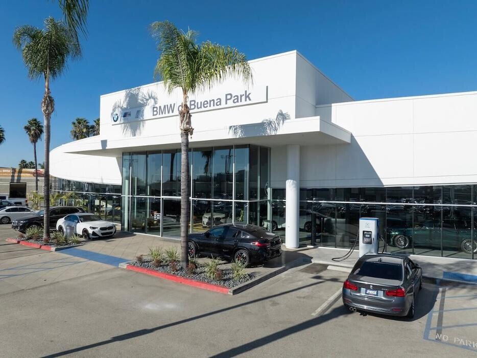 Images BMW of Buena Park