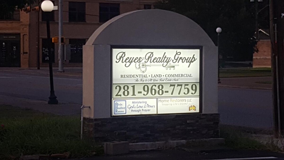 Images Reyes Realty Group