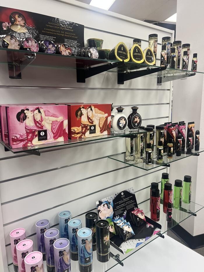 Images Adam & Eve Stores