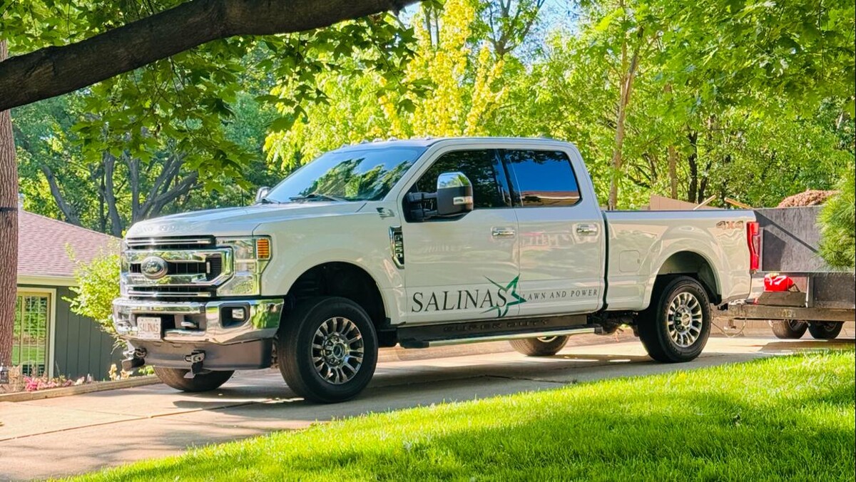 Images Salinas Lawn & Power