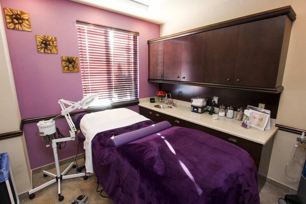 Images Dr. Longwill Skin Care