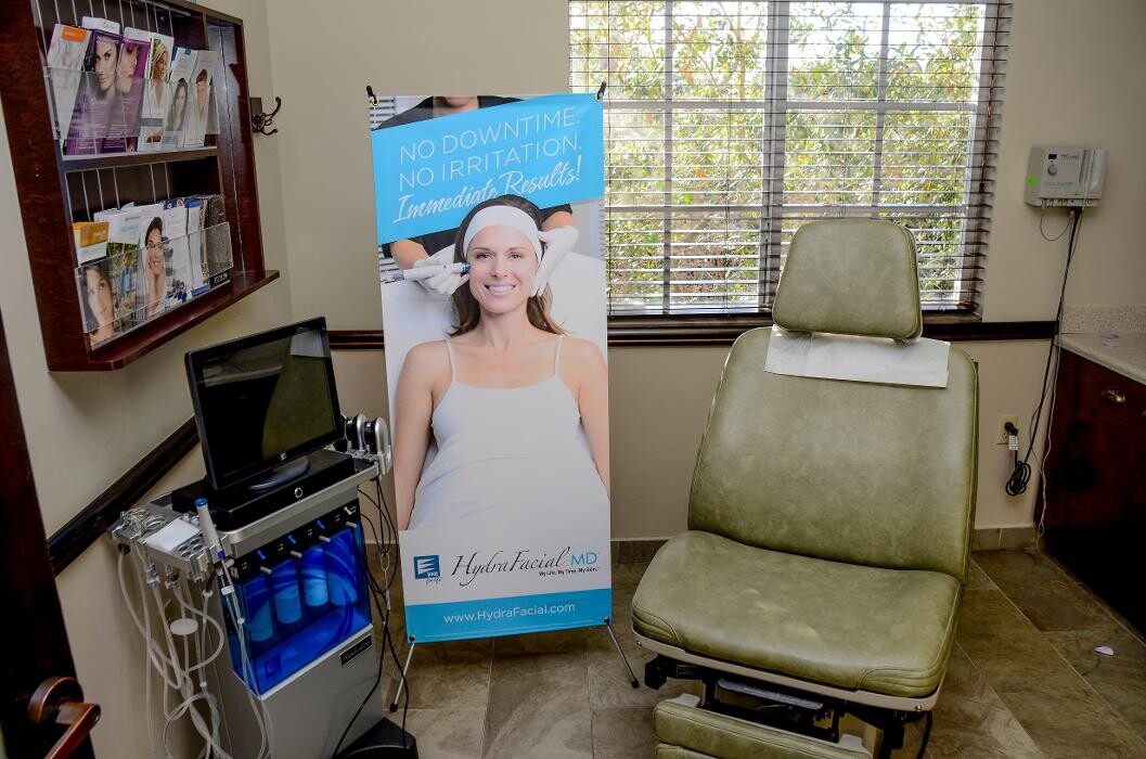 Images Dr. Longwill Skin Care