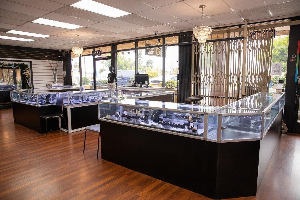 Images Gems N' Loans - Oceanside