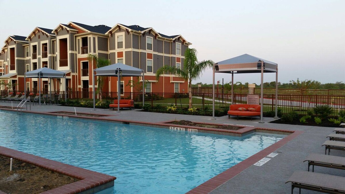 Images USA SHADE & Fabric Structures