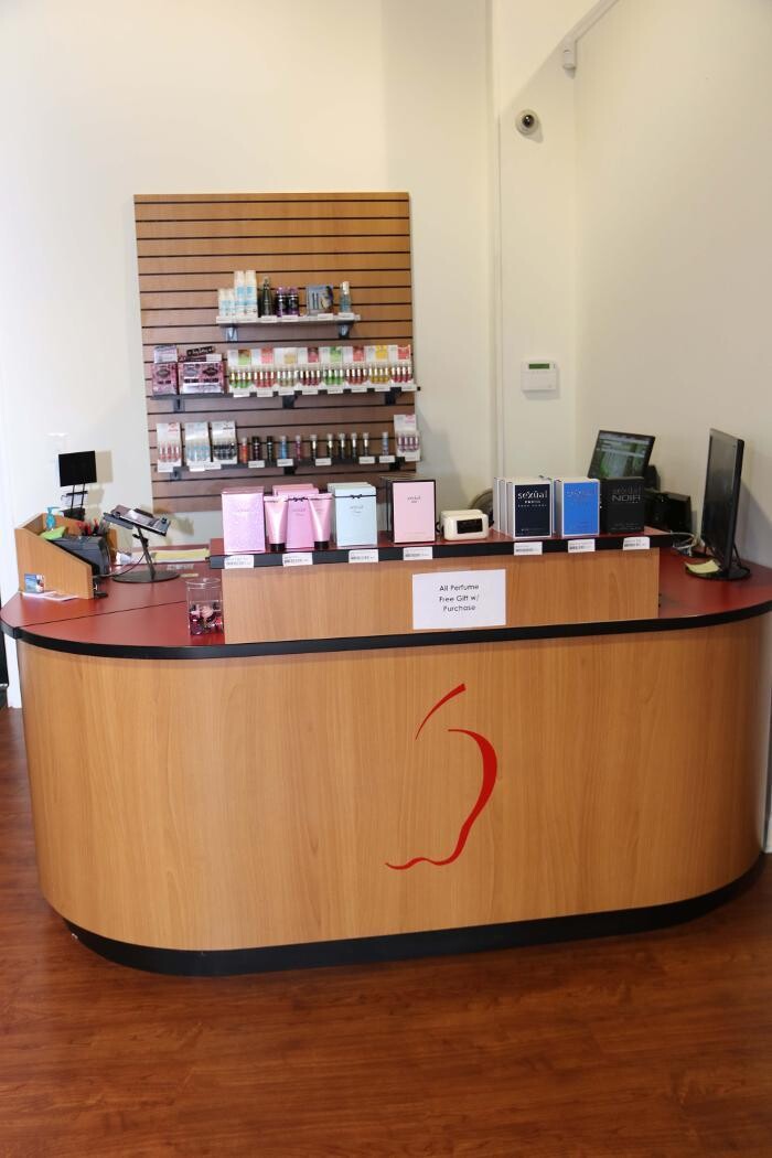 Images Adam & Eve Stores