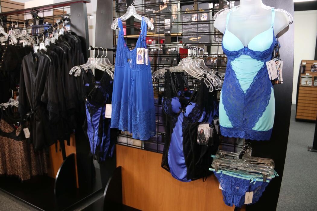 Images Adam & Eve Stores