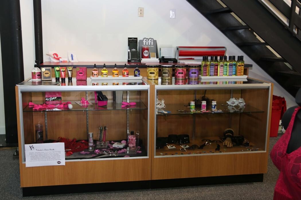Images Adam & Eve Stores