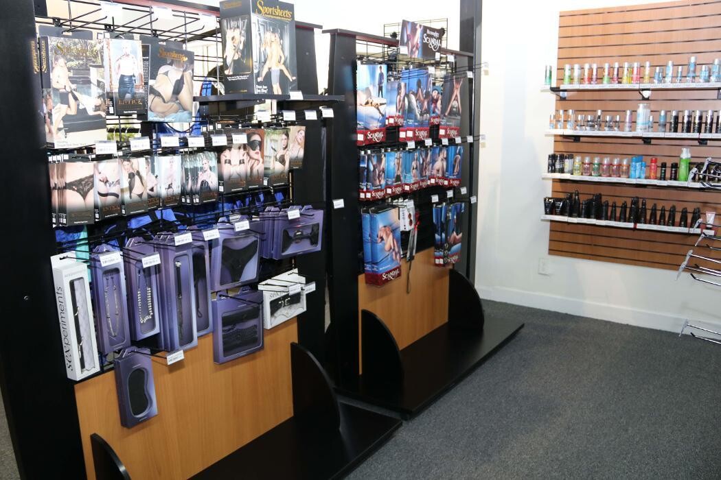 Images Adam & Eve Stores