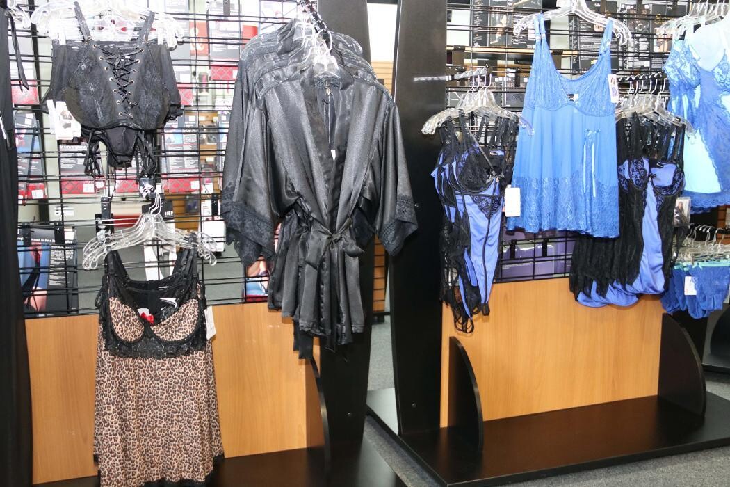 Images Adam & Eve Stores