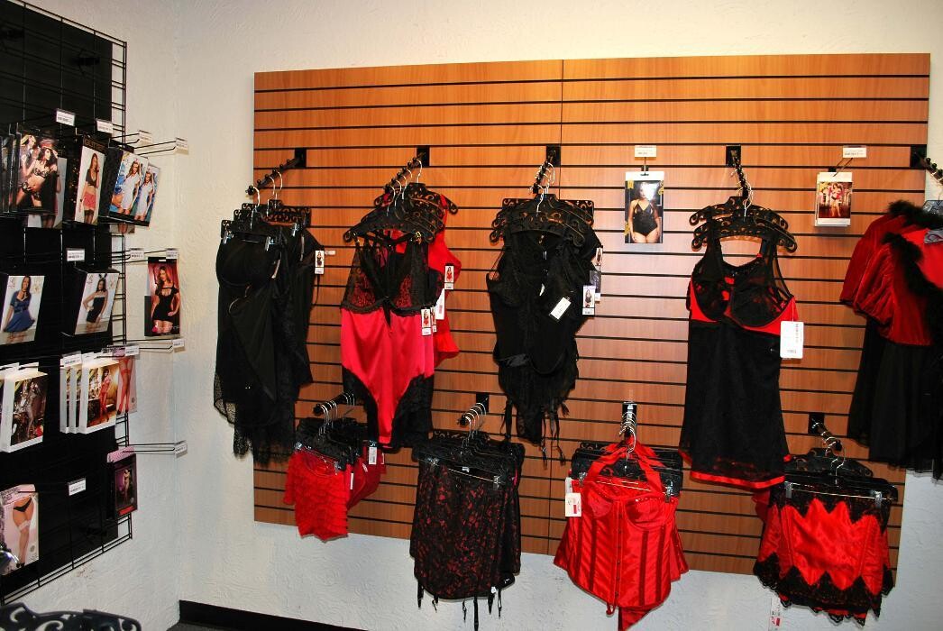Images Adam & Eve Stores
