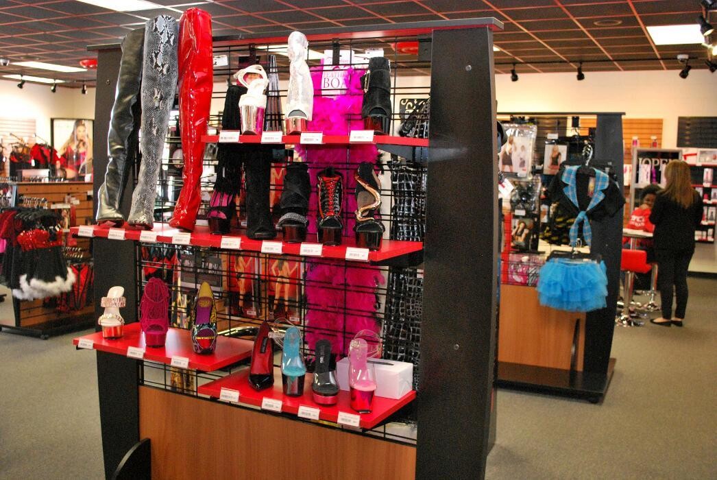 Images Adam & Eve Stores