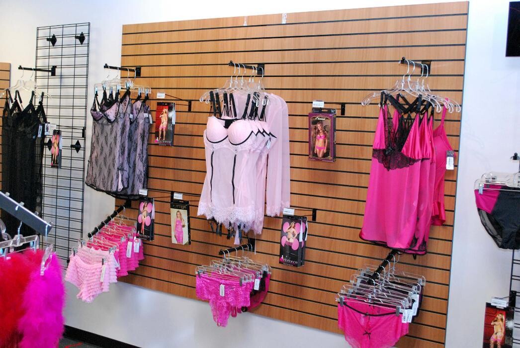 Images Adam & Eve Stores