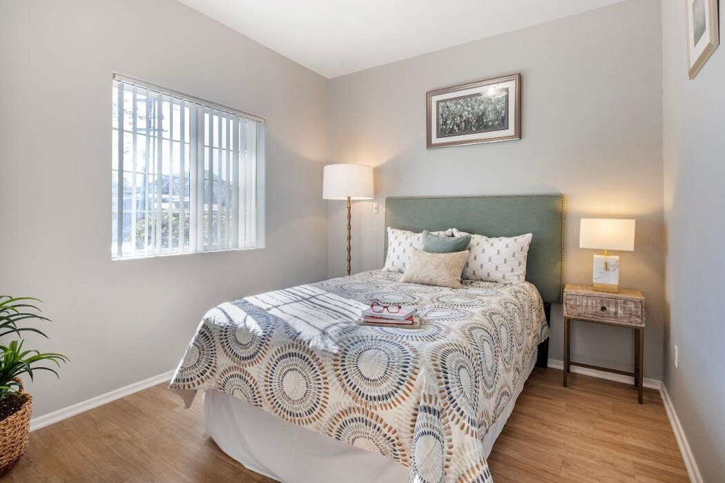 Images Meadowbrook at Agoura Hills
