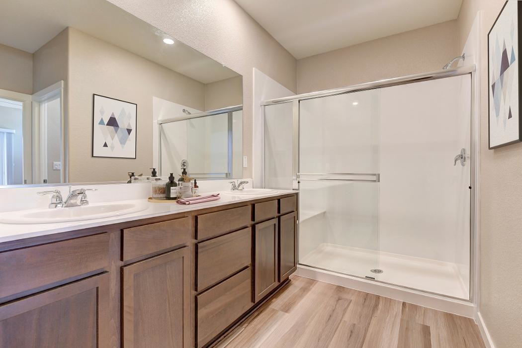 Images LGI Homes - Summit at Liberty