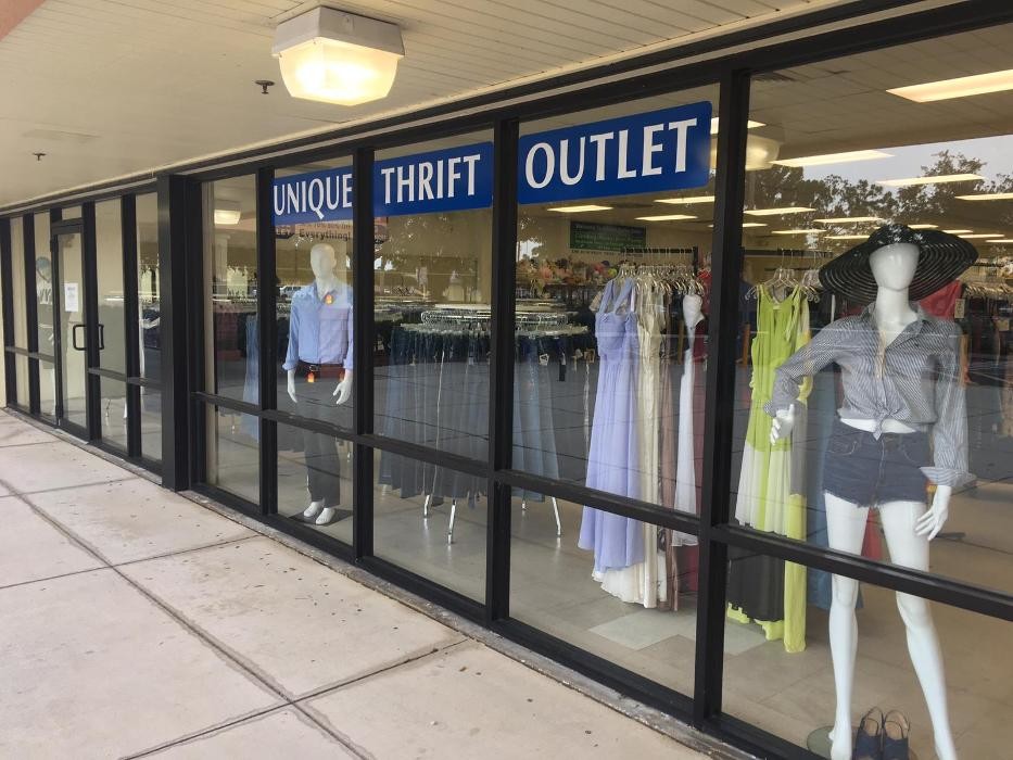 UNIQUE OUTLET THRIFT Logo