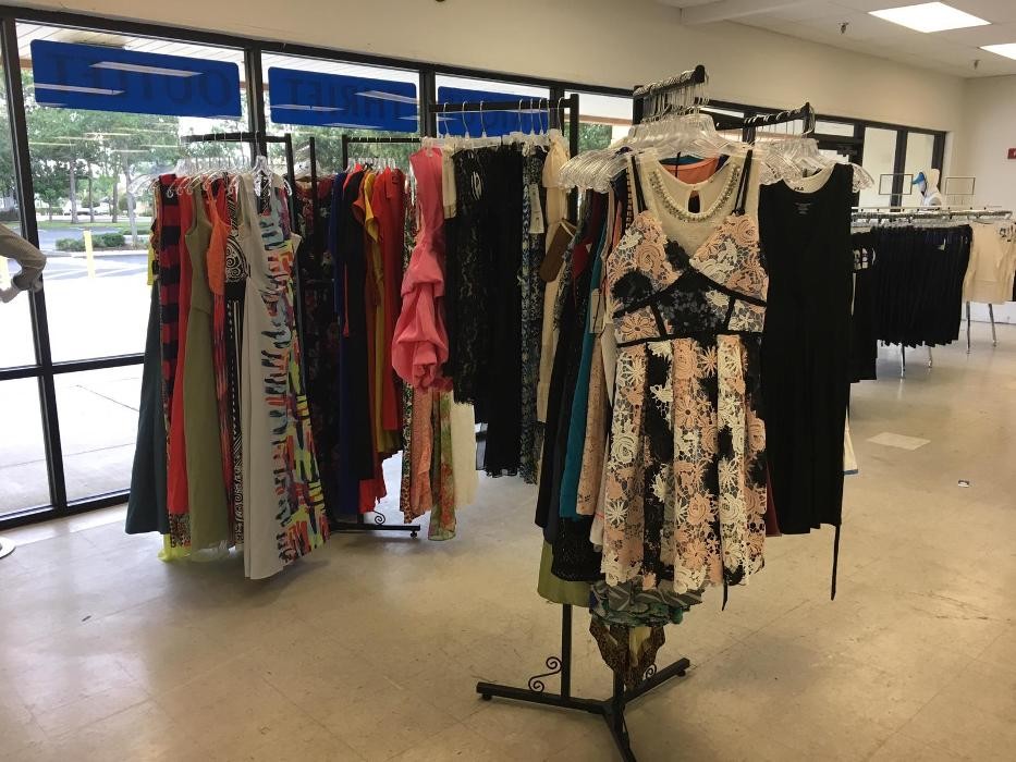 Images UNIQUE OUTLET THRIFT