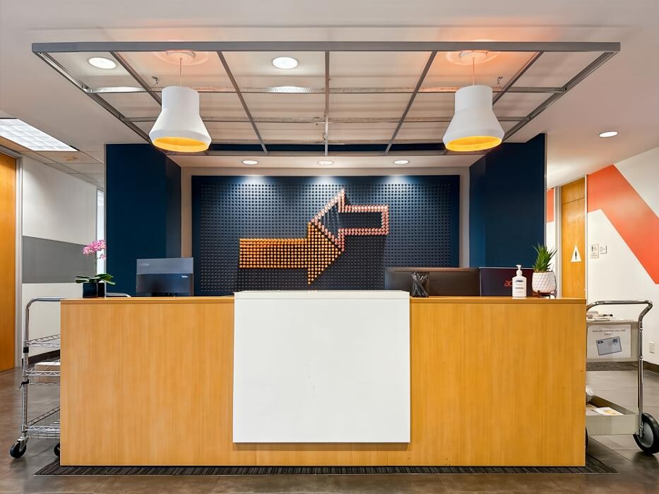 Images Regus - 12100 Wilshire Blvd