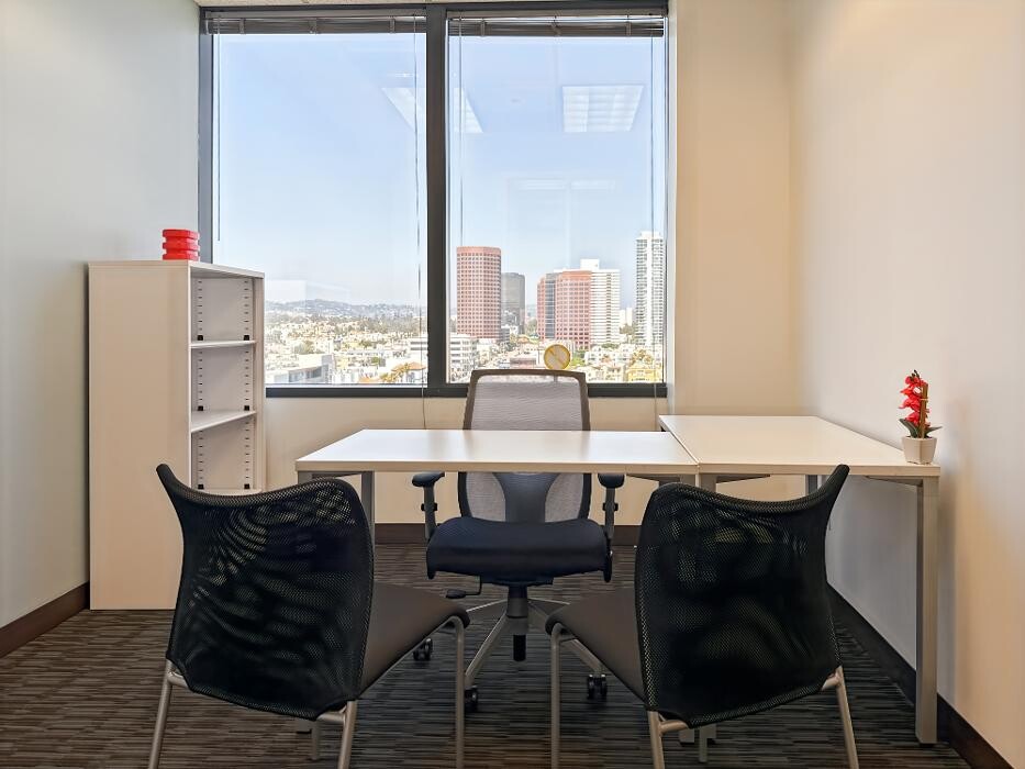Images Regus - 12100 Wilshire Blvd