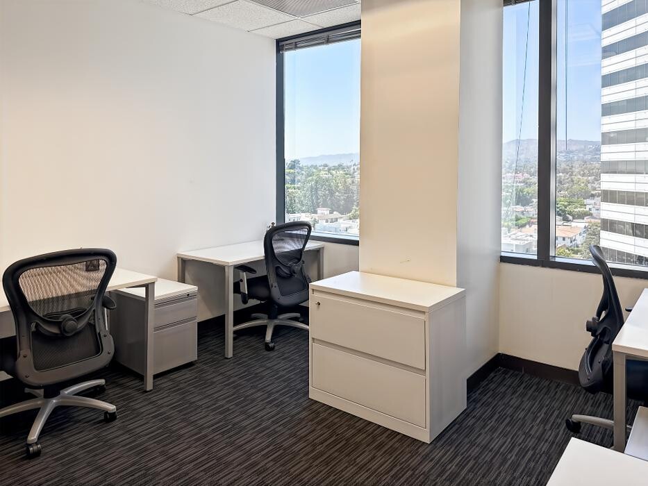 Images Regus - 12100 Wilshire Blvd