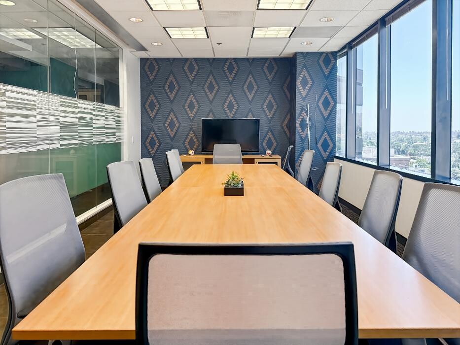 Images Regus - 12100 Wilshire Blvd