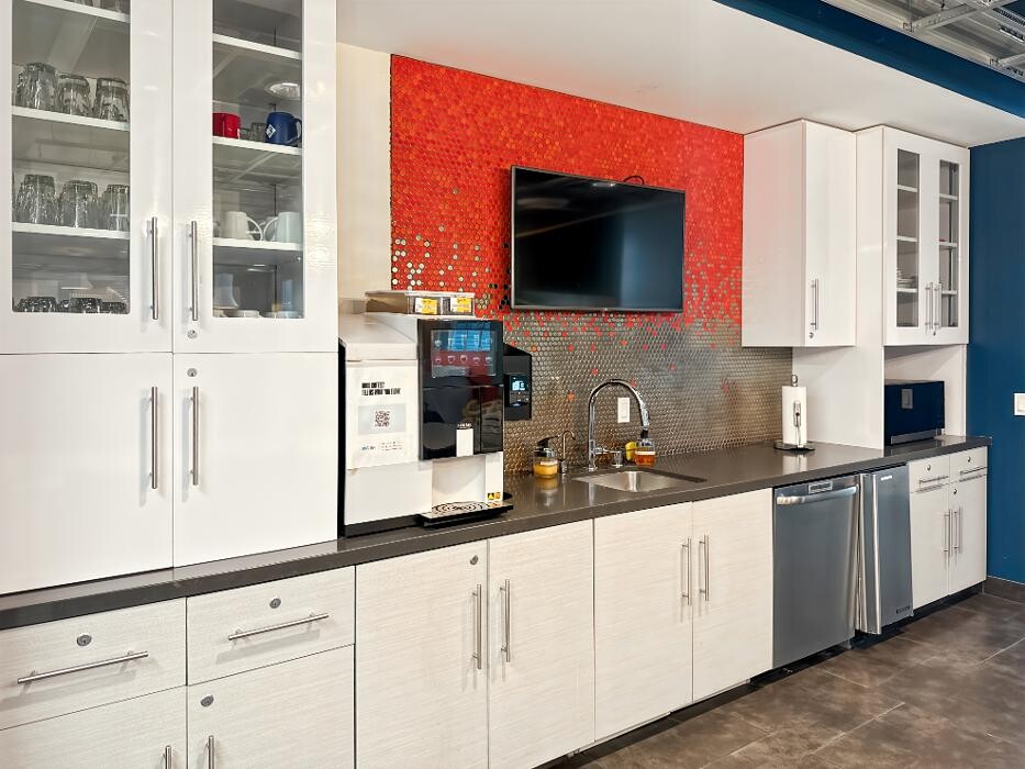 Images Regus - 12100 Wilshire Blvd