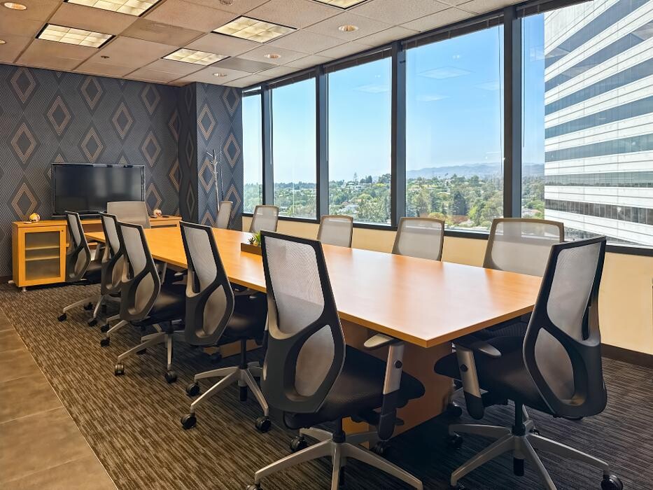 Images Regus - 12100 Wilshire Blvd