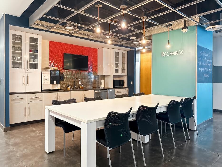 Images Regus - 12100 Wilshire Blvd