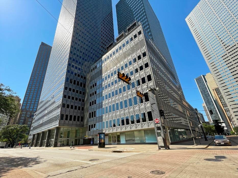 Images Regus - Dallas - Downtown Republic Center