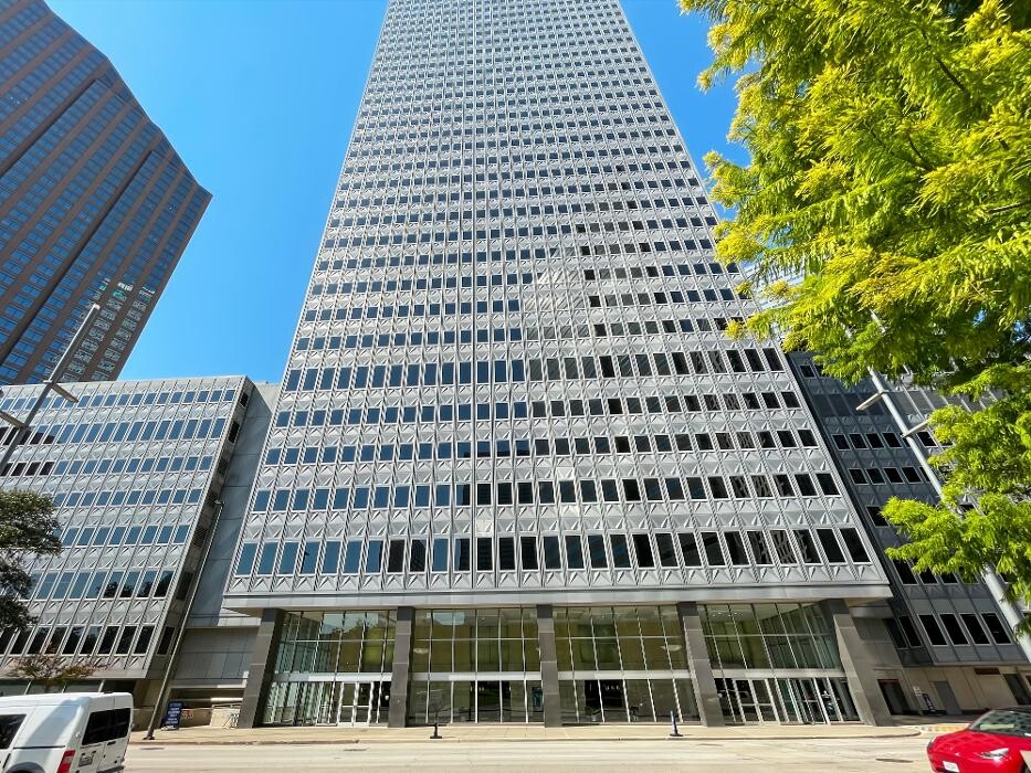 Images Regus - Dallas - Downtown Republic Center