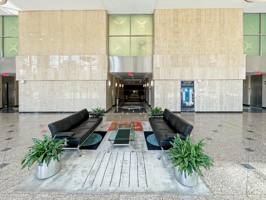 Images Regus - Dallas - Downtown Republic Center
