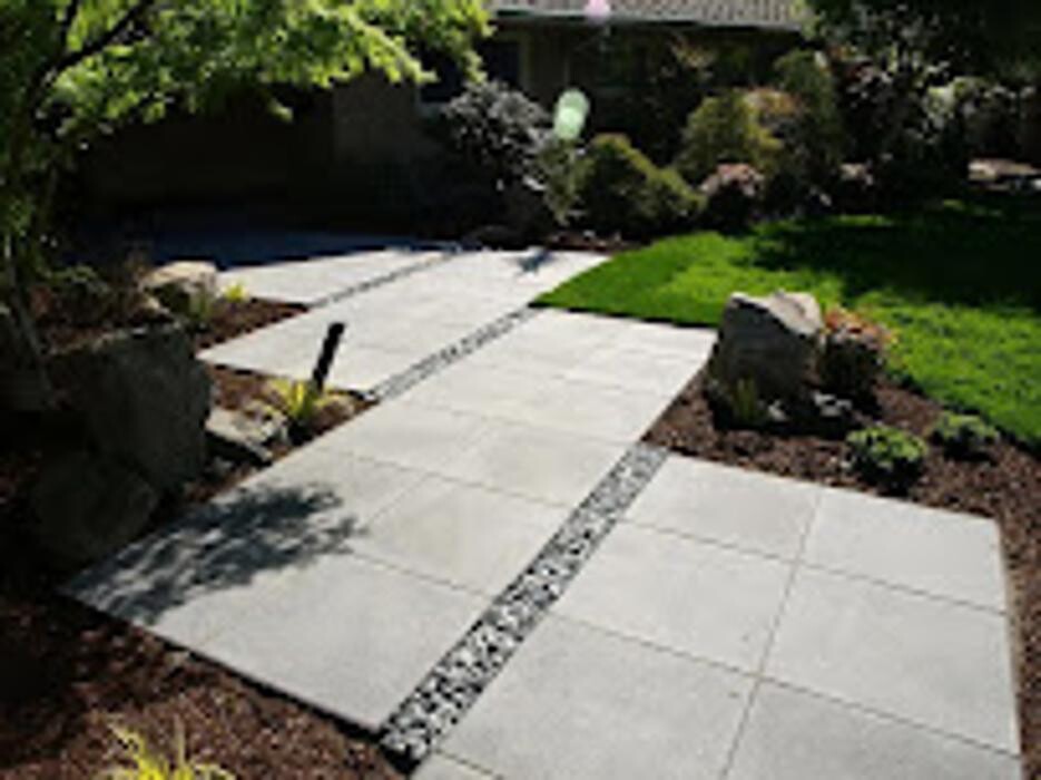 Images Mickey's Lawnscapes Inc