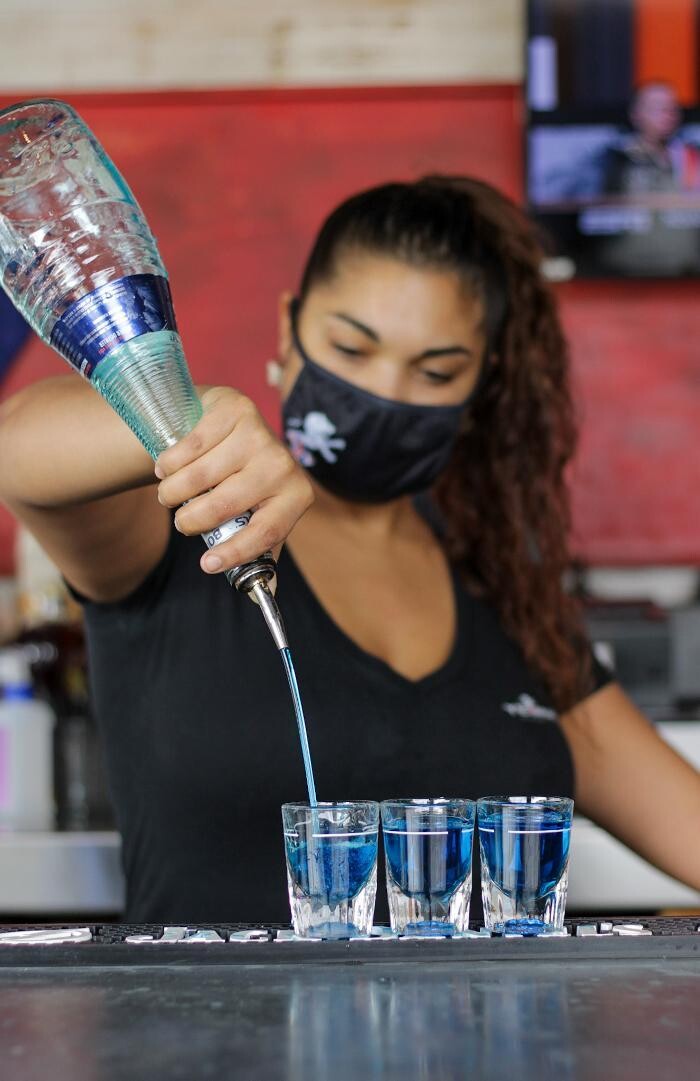 Images Yeoman's Cask and Lion