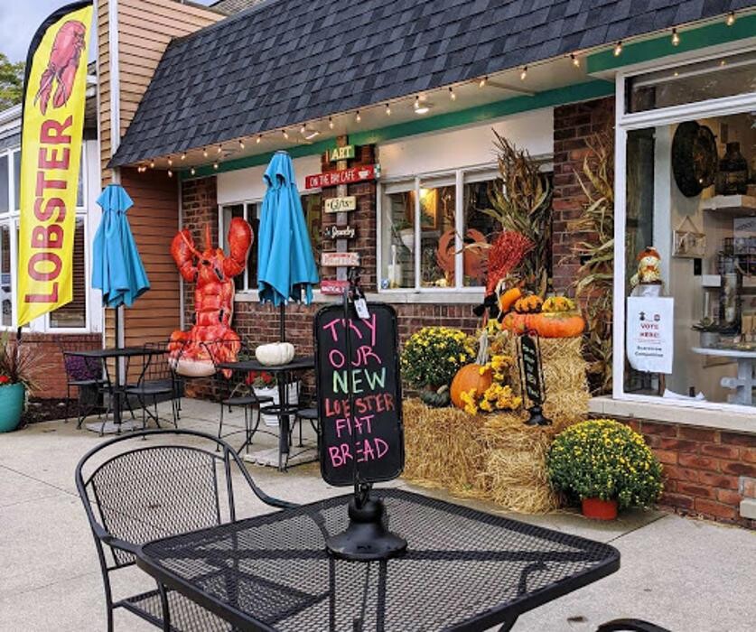 Images On The Bay Boutique, Bar & Cafe