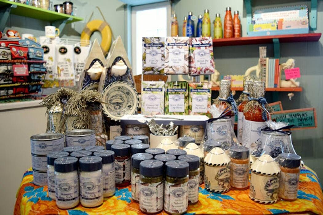 Images On The Bay Boutique, Bar & Cafe