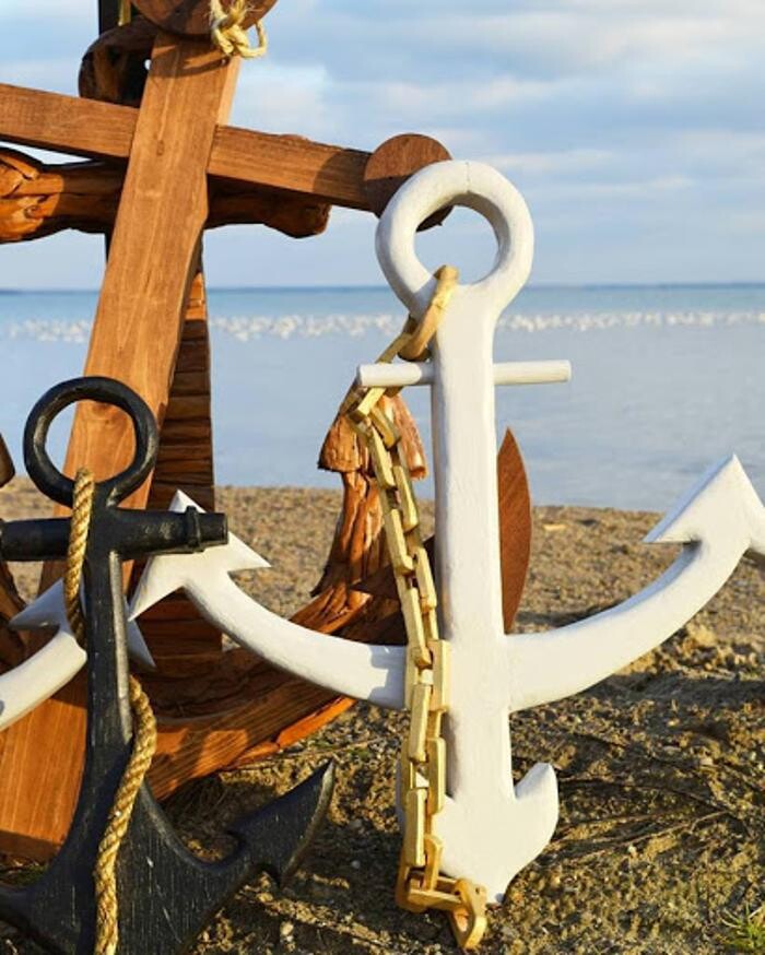 Images On The Bay Boutique, Bar & Cafe