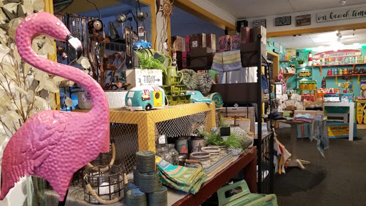 Images On The Bay Boutique, Bar & Cafe
