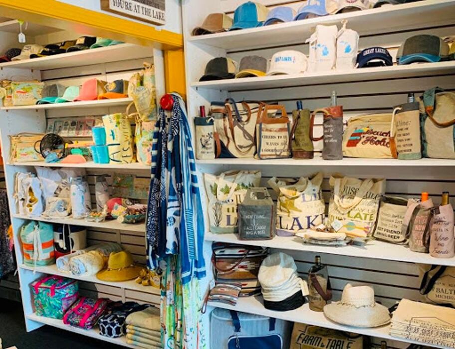 Images On The Bay Boutique, Bar & Cafe