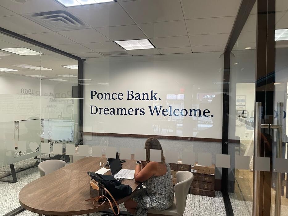Images Ponce Bank, Astoria