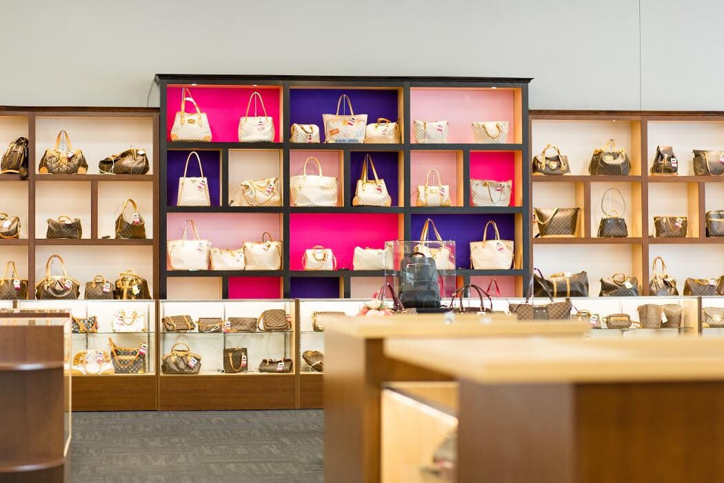 Images Keeks Buy + Sell Designer Handbags
