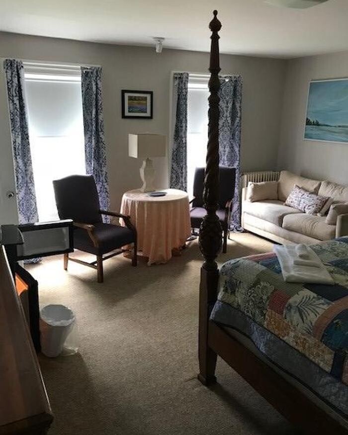 Images The Coast Village Inn and Cottages