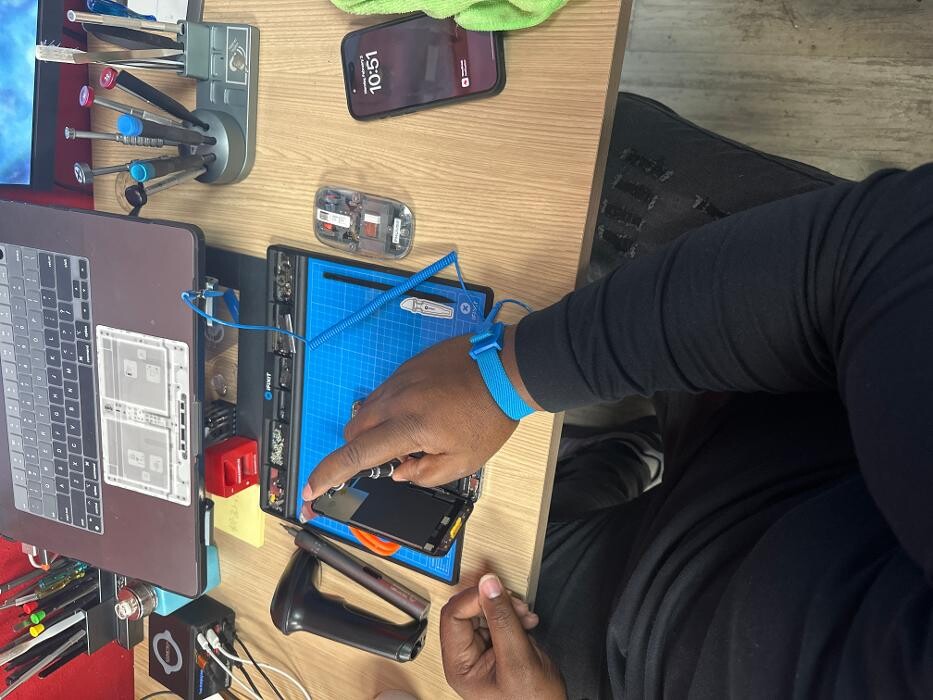 Images uBreakiFix - Phone and Computer Repair