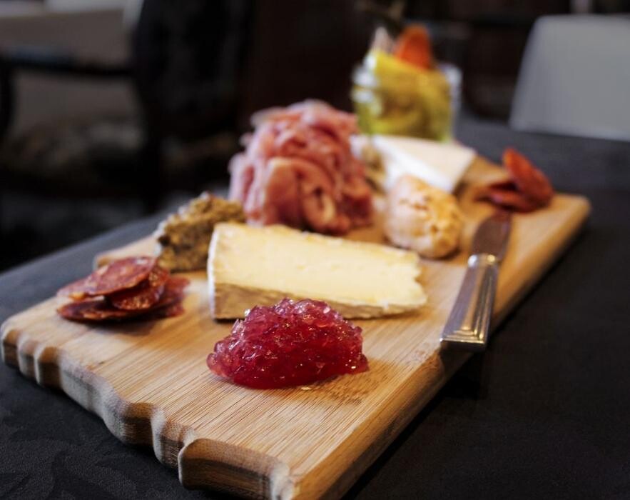 Images General Morgan Inn and Conference Center