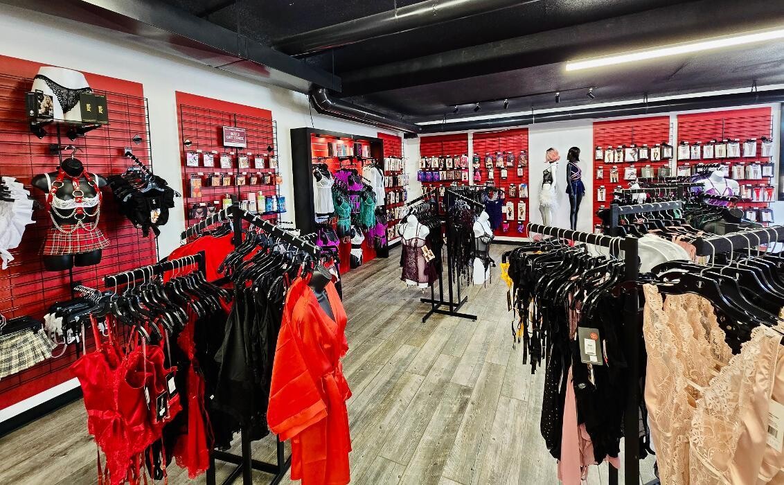 Images Adam & Eve Stores
