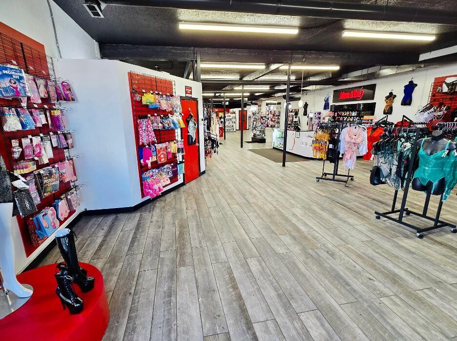 Images Adam & Eve Stores