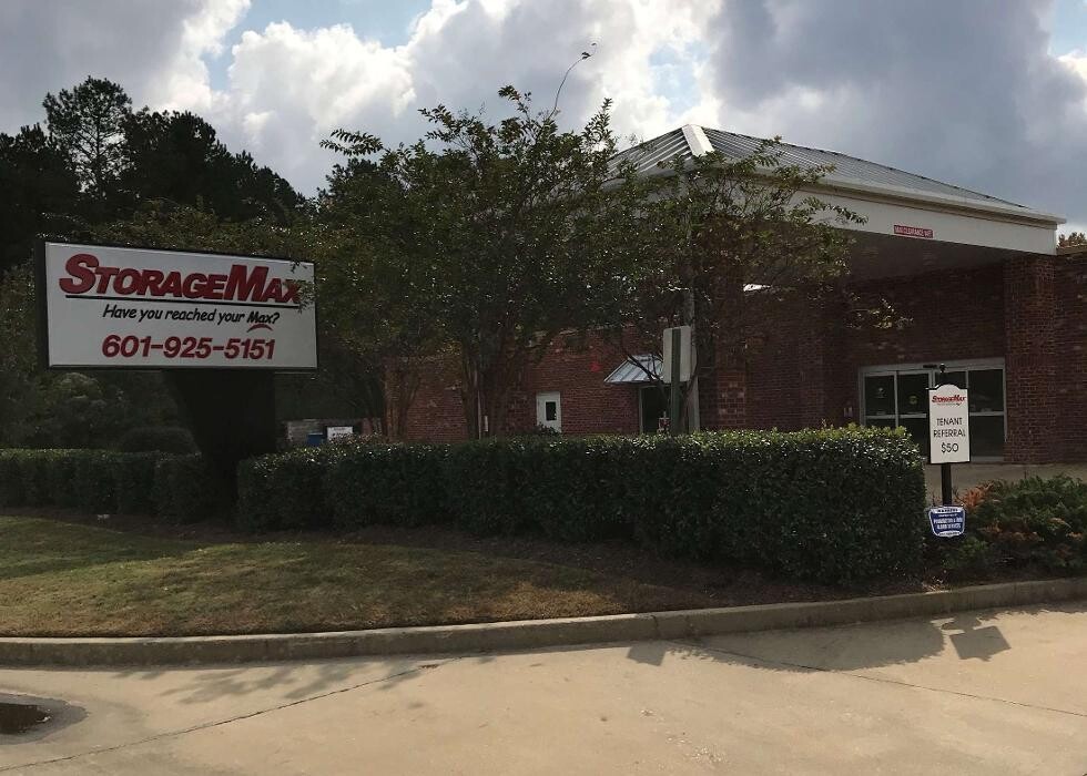 Images StorageMax Clinton East