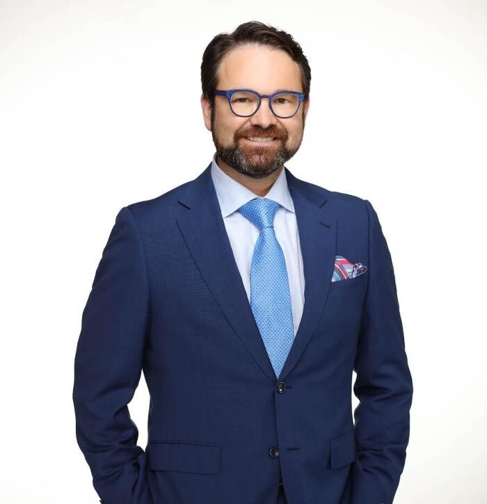 Images Kevin R. Hanz, MD. Aesthetic Plastic Surgery