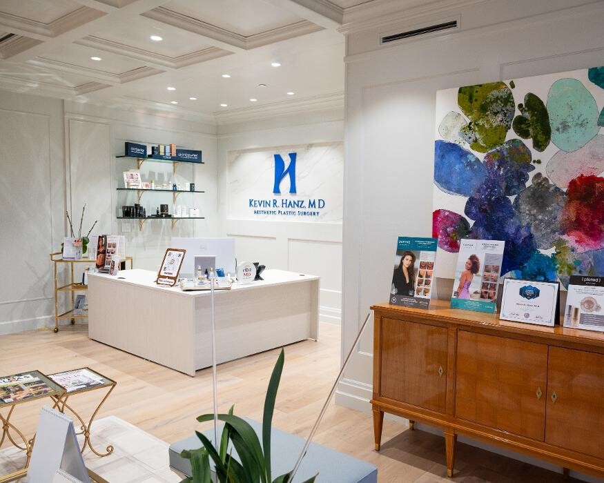 Images Kevin R. Hanz, MD. Aesthetic Plastic Surgery